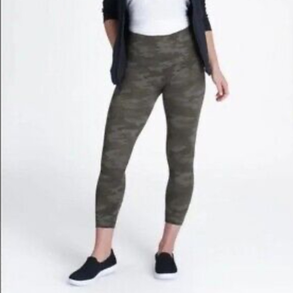 Spanx Cropped Look At Me Now Seamless Leggings Green Camo High Rise-Medium